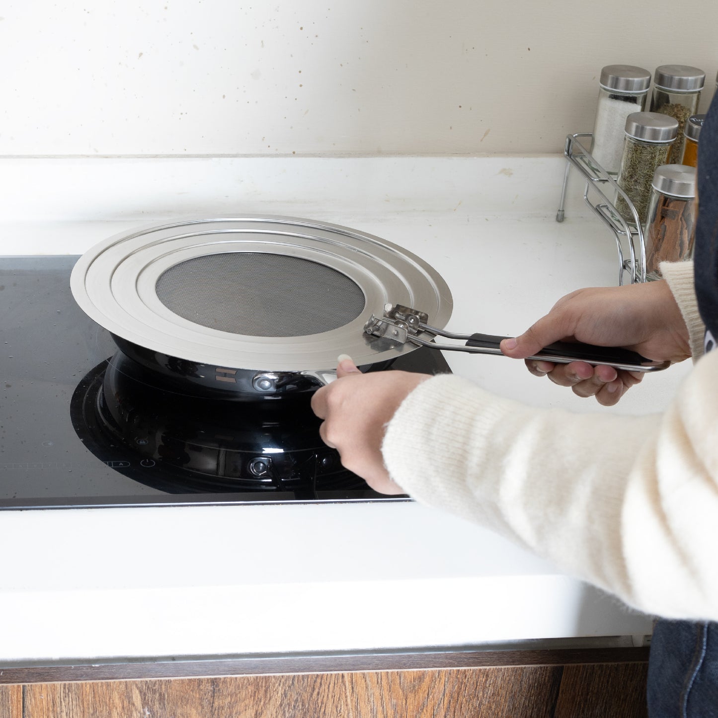 Buckingham Fine Mesh Splatter Screen with Folding Handle